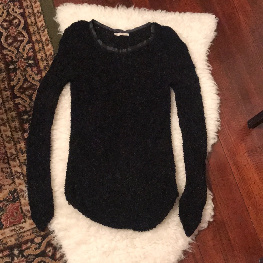 Hinge sweater